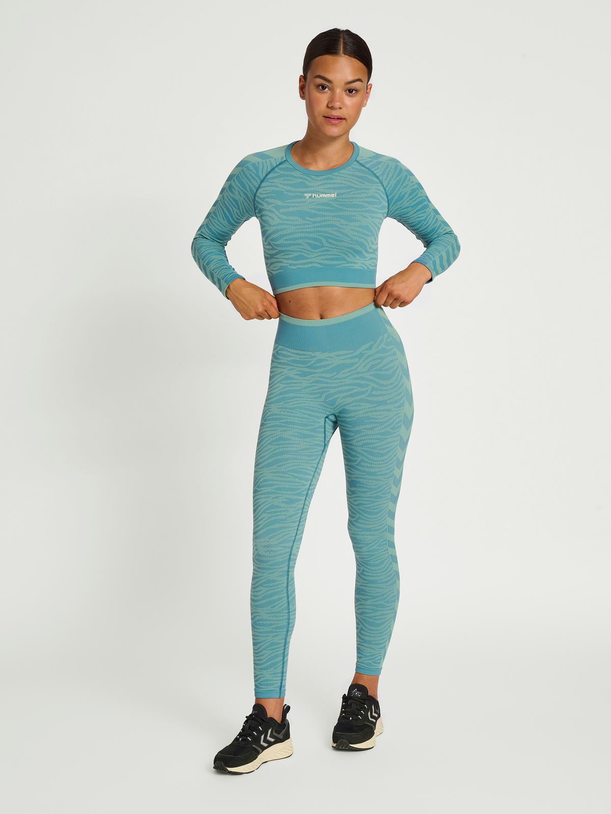 hmlMT SAGA SEAMLESS CROP T-SHIRT LS