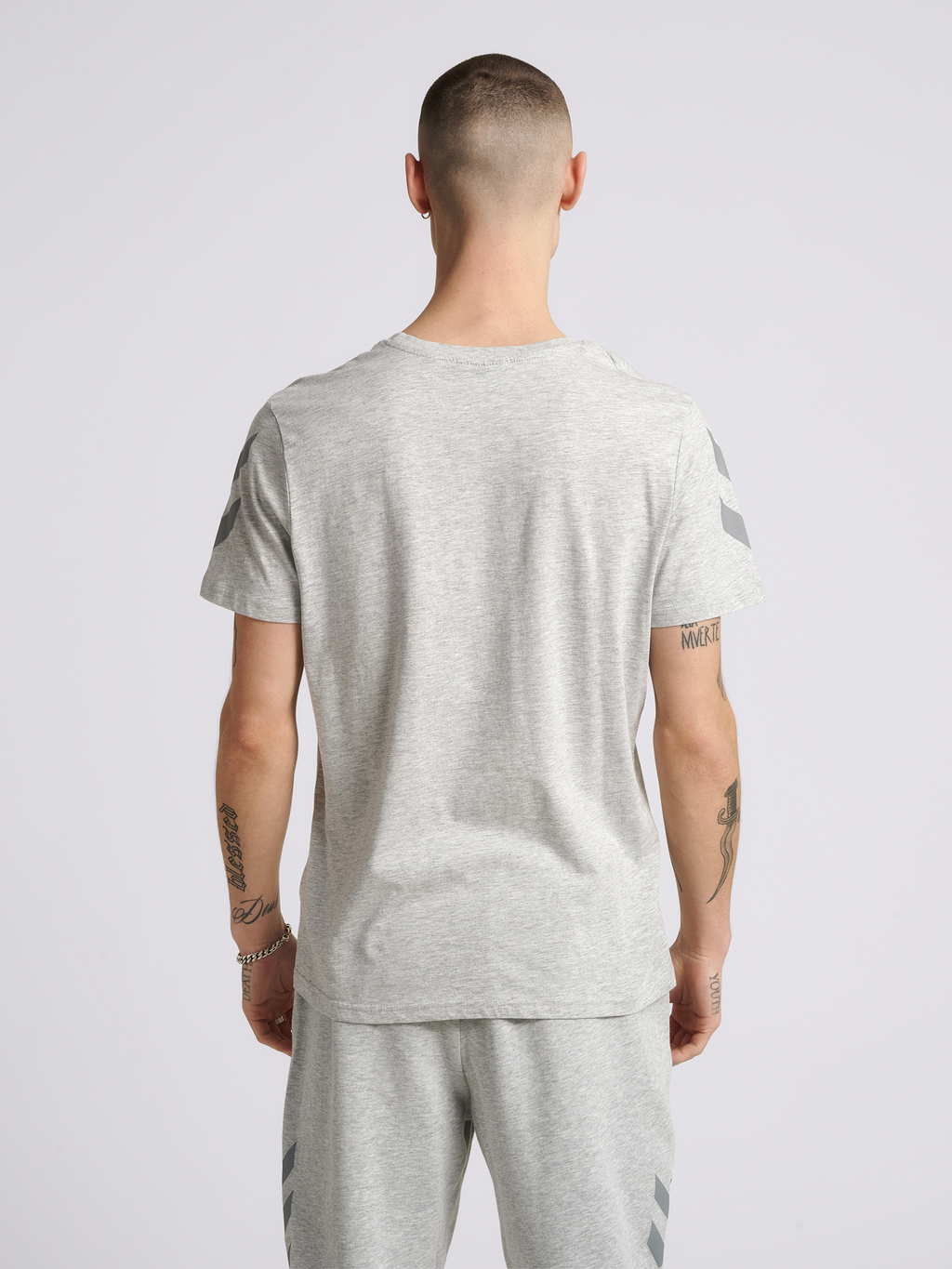 hmlLEGACY CHEVRON T-SHIRT