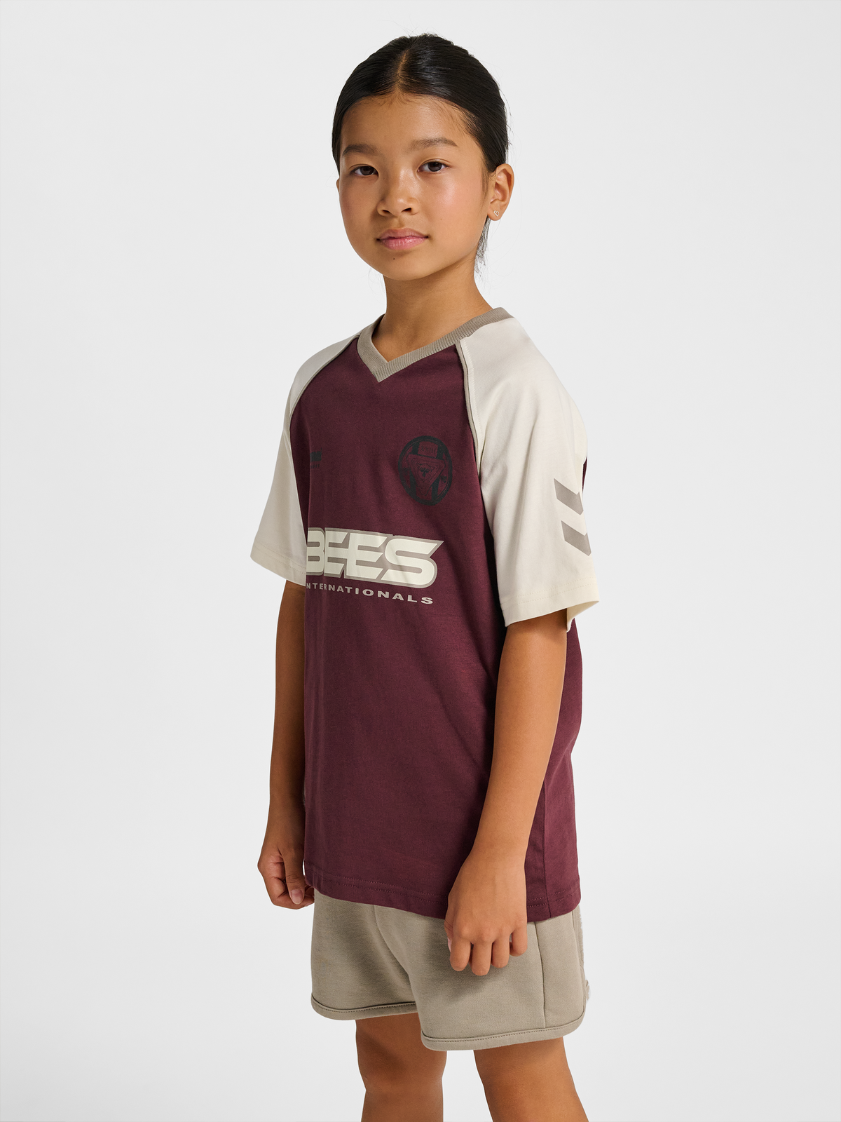 hmlJR REG V-NECK BEES T-SHIRT S/S