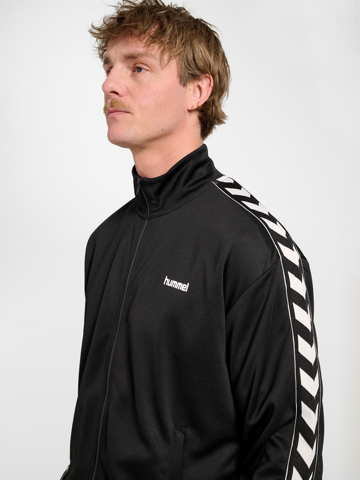 hmlCLUB CHEVRON TRACK TOP