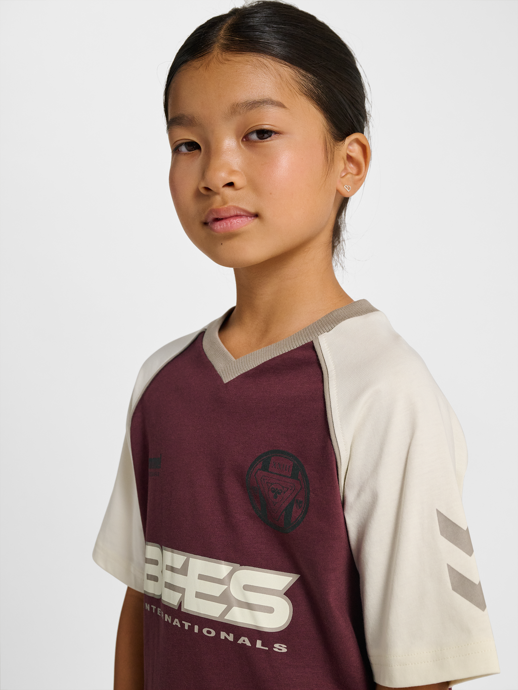 hmlJR REG V-NECK BEES T-SHIRT S/S