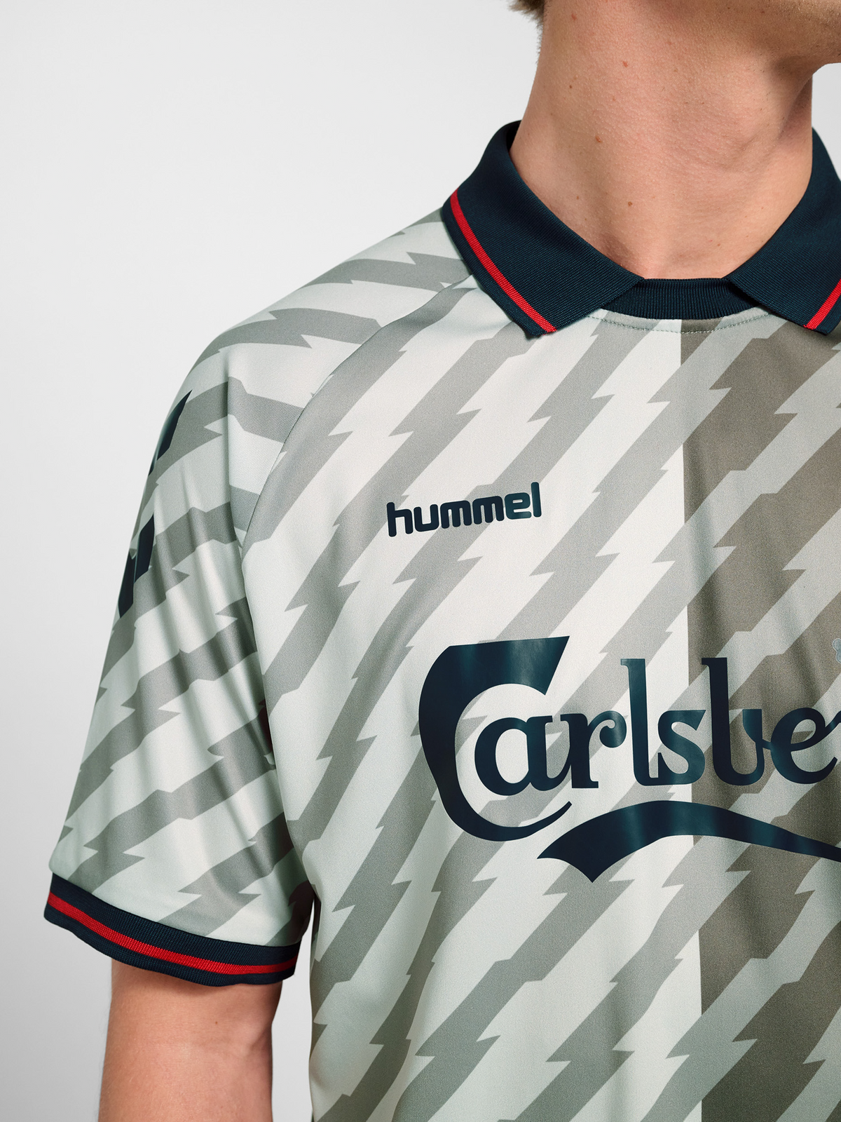hmlWORLD 26 SOCCER JERSEY