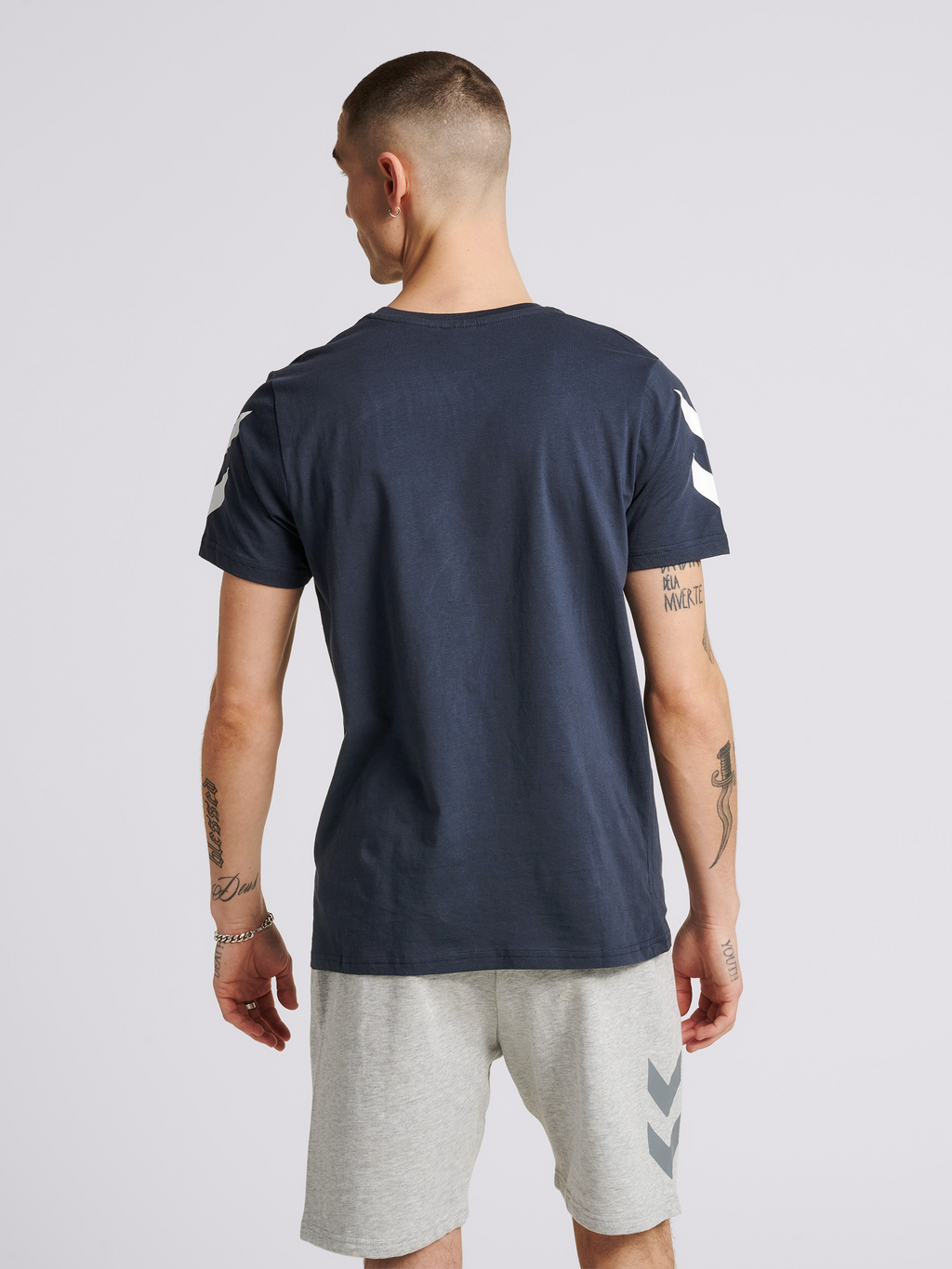 hmlLEGACY CHEVRON T-SHIRT